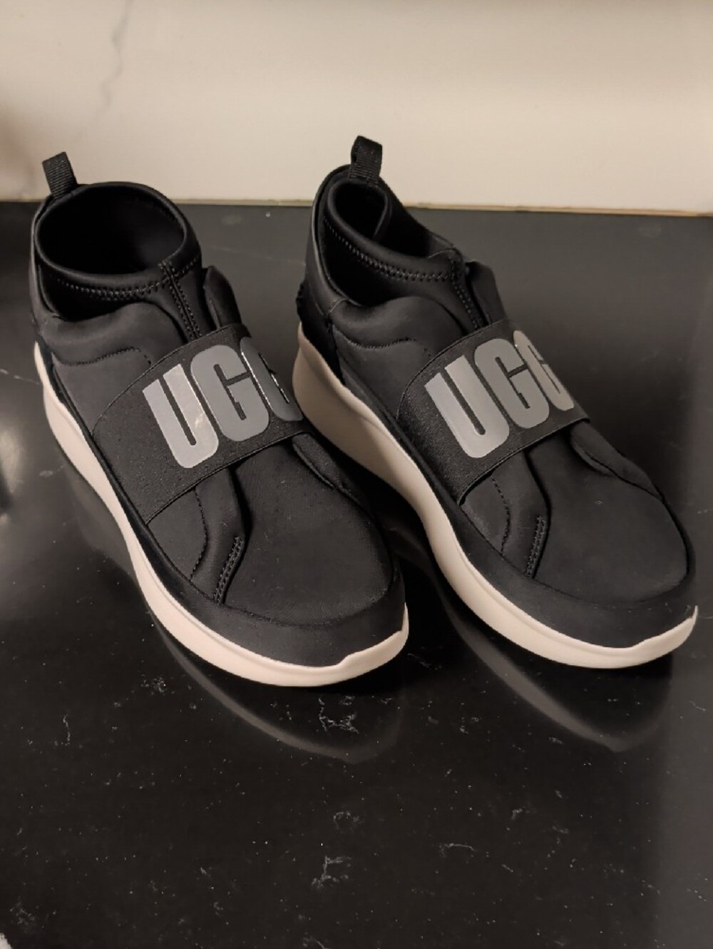 UGG "Neutra" Black Neoprene Sneakers Women's Size 8 Used Exc - Picture 4 of 11